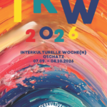 Buntes Plakat für die Interkulturelle Woche 2026 in Oschatz, mit Logo, Datum und abstraktem, farbenfrohem Hintergrund.